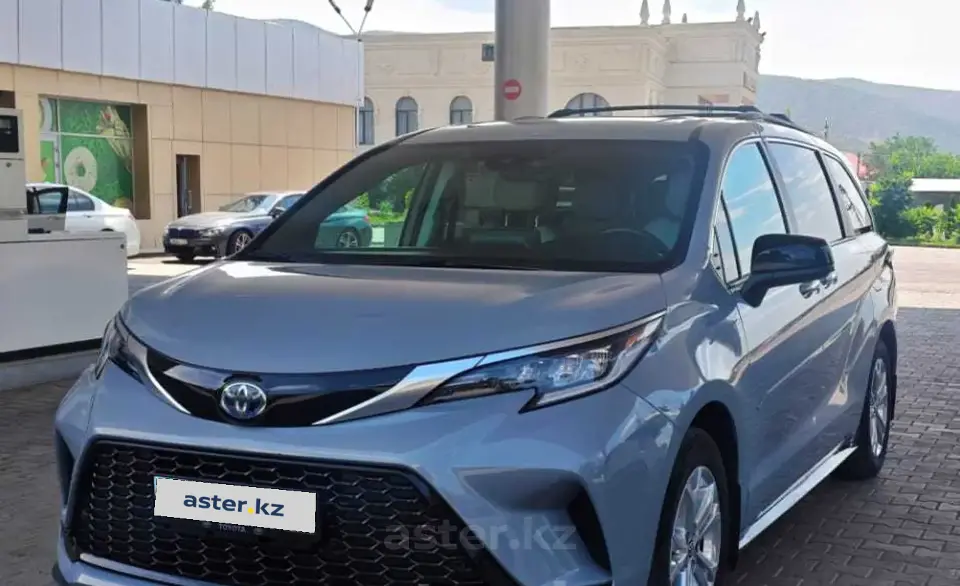 Toyota Sienna 2023 года за 25 555 555 тг. в Алматы