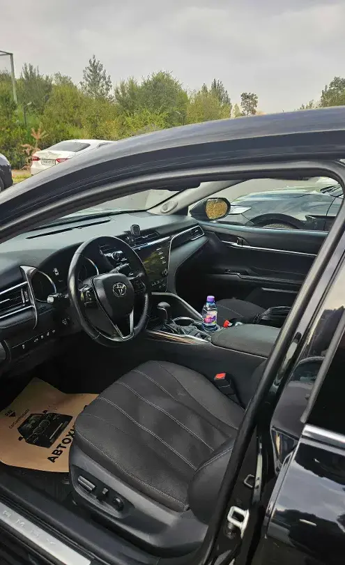 Toyota Camry 2018 года за 11 300 000 тг. в Алматы фото 5