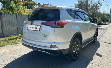 Toyota RAV4 2018 года за 10 300 000 тг. в Алматы фото 3