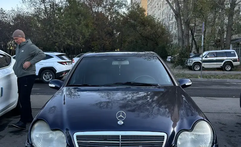 Mercedes-Benz C-Класс 2002 года за 2 650 000 тг. в Алматы фото 2