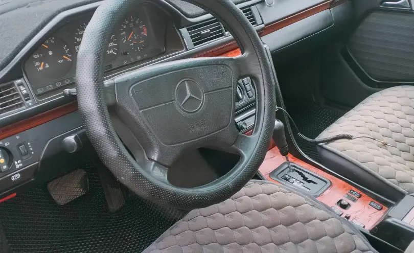 Mercedes-Benz E-Класс 1993 года за 2 300 000 тг. в Усть-Каменогорск фото 4
