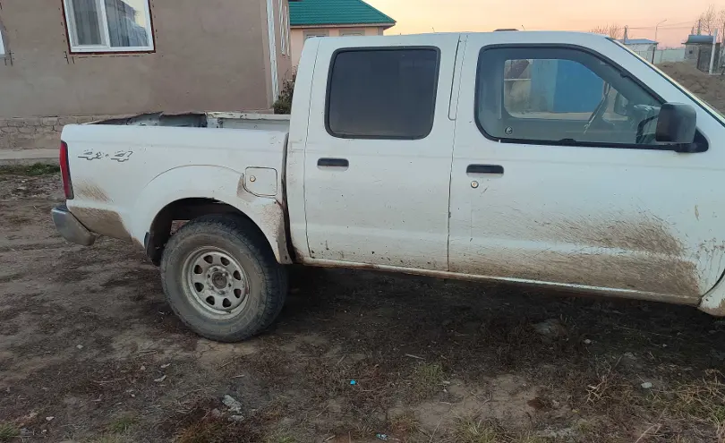 Nissan NP300 2012 года за 3 000 000 тг. в Астана фото 4