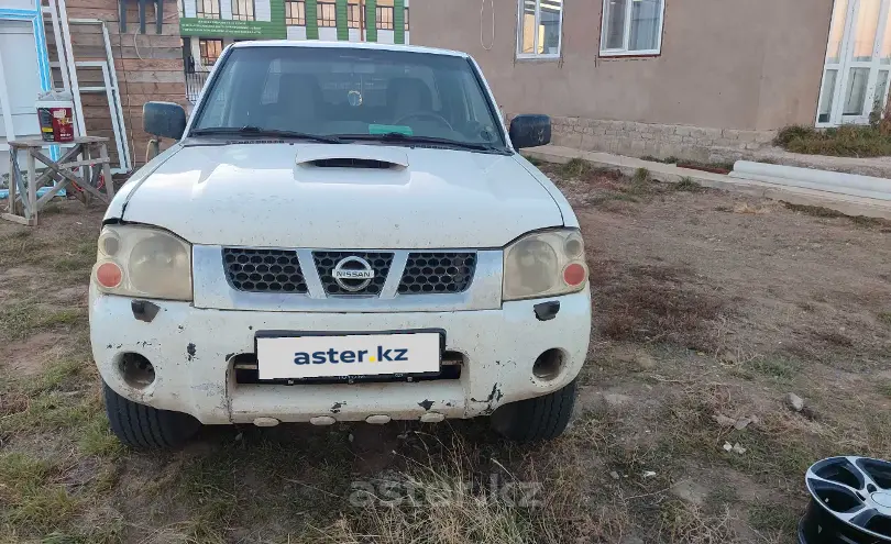 Nissan NP300 2012 года за 3 000 000 тг. в Астана фото 2