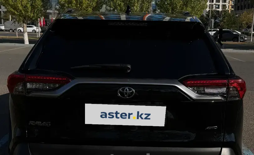 Toyota RAV4 2021 года за 15 500 000 тг. в Астана фото 4