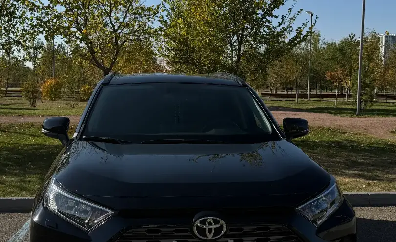 Toyota RAV4 2021 года за 15 500 000 тг. в Астана фото 2