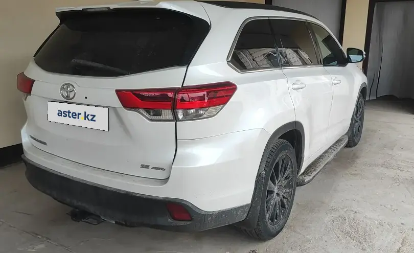 Toyota Highlander 2017 года за 17 000 000 тг. в Шымкент фото 4