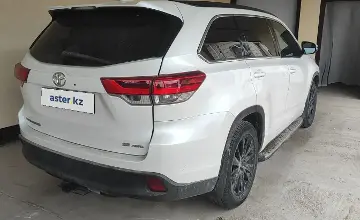 Toyota Highlander 2017 года за 17 000 000 тг. в Шымкент фото 4
