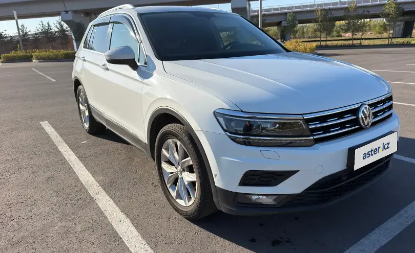 Volkswagen Tiguan 2018 года за 10 500 000 тг. в Астана фото 5