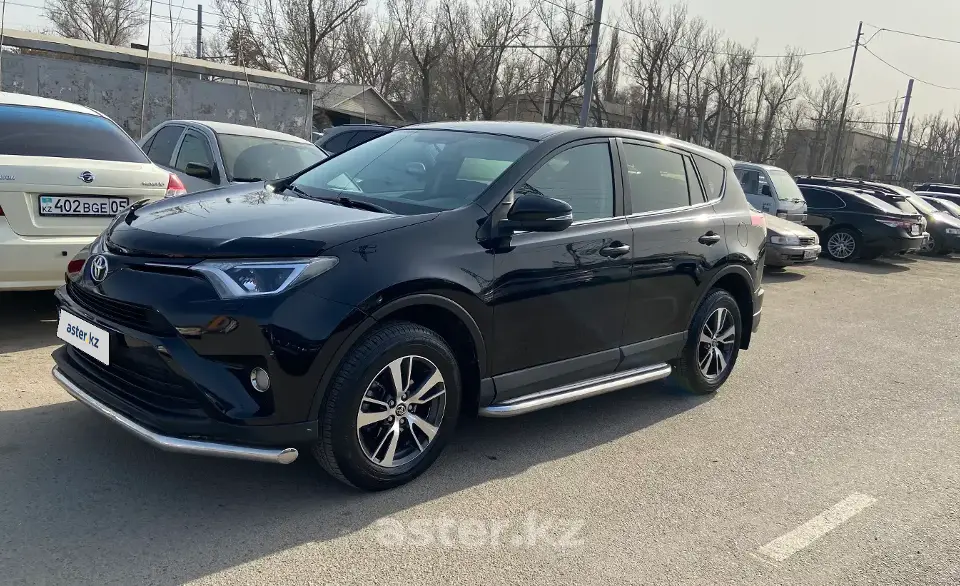 Toyota RAV4 2017 года за 11 000 000 тг. в Алматы