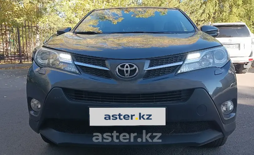 Toyota RAV4 2014 года за 10 000 000 тг. в Астана фото 2