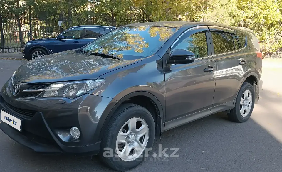 Toyota RAV4 2014 года за 10 000 000 тг. в Астана