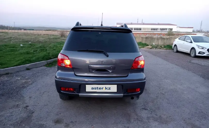 Mitsubishi Outlander 2005 года за 3 000 000 тг. в Алматы фото 2