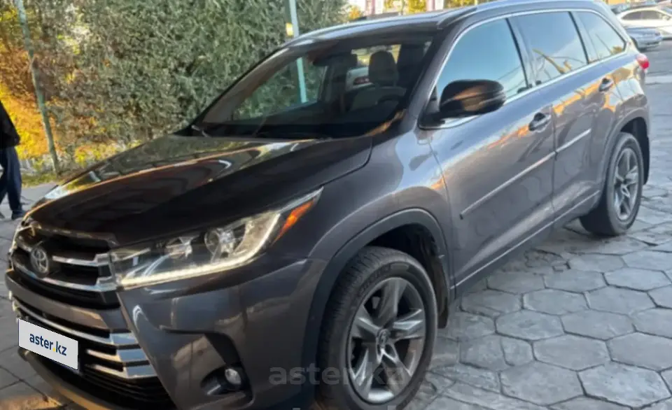 Toyota Highlander 2019 года за 20 000 000 тг. в Талдыкорган