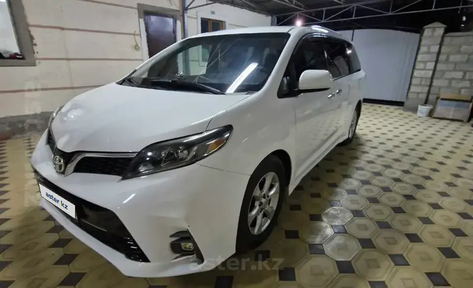 Toyota Sienna 2017 года за 14 000 000 тг. в Карагандинская область фото 1
