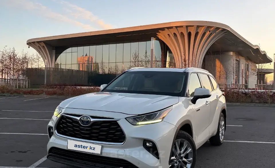 Toyota Highlander 2020 года за 18 000 000 тг. в Астана