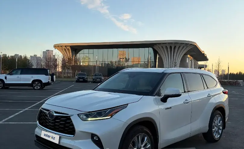Toyota Highlander 2020 года за 18 000 000 тг. в Астана фото 2