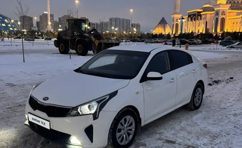 Kia Rio 2021 года за 7 400 000 тг. в Астана