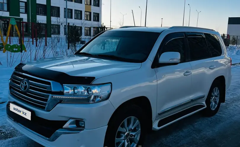Toyota Land Cruiser 2019 года за 33 000 000 тг. в Астана