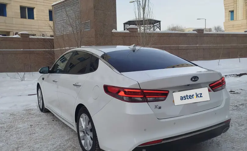 Kia K5 2016 года за 8 300 000 тг. в Астана фото 4