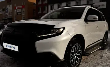 Mitsubishi Outlander 2016 года за 9 500 000 тг. в Караганда фото 1