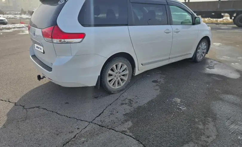 Toyota Sienna 2012 года за 13 000 000 тг. в Алматы фото 4