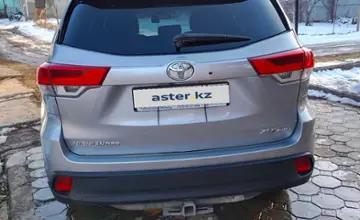 Toyota Highlander 2018 года за 18 500 000 тг. в Алматы фото 4