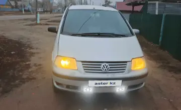 Volkswagen Sharan 2000 года за 2 500 000 тг. в Актюбинская область фото 3