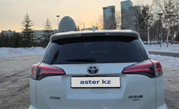 Toyota RAV4 2016 года за 10 800 000 тг. в Астана