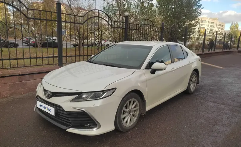 Toyota Camry 2021 года за 14 500 000 тг. в Астана