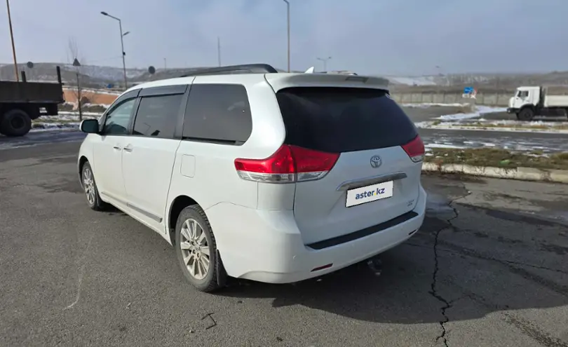 Toyota Sienna 2012 года за 13 000 000 тг. в Алматы