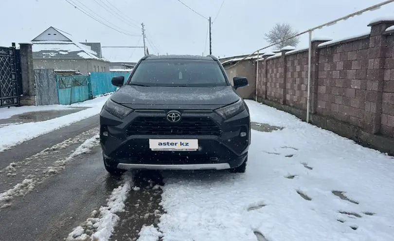 Toyota RAV4 2021 года за 14 500 000 тг. в Шымкент