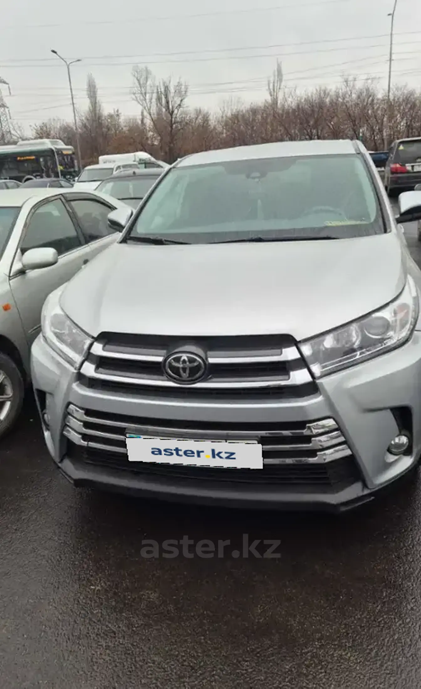 Toyota Highlander 2018 года за 15 500 000 тг. в Алматы фото 2