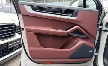 Porsche Cayenne 2024 года за 44 500 000 тг. в Алматы фото 4