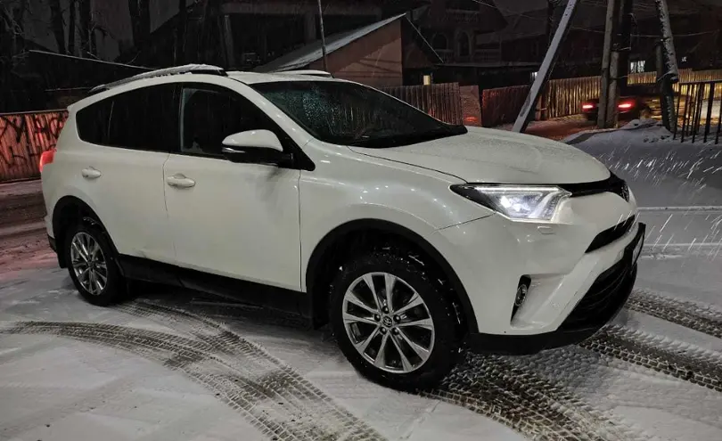 Toyota RAV4 2017 года за 10 800 000 тг. в Алматы