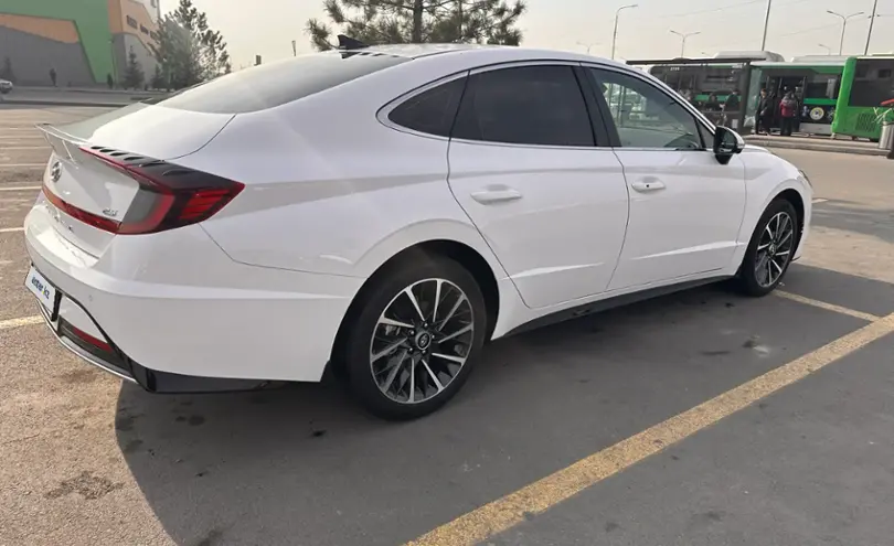 Hyundai Sonata 2022 года за 13 000 000 тг. в Алматы фото 3