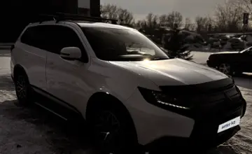 Mitsubishi Outlander 2016 года за 9 500 000 тг. в Караганда фото 2