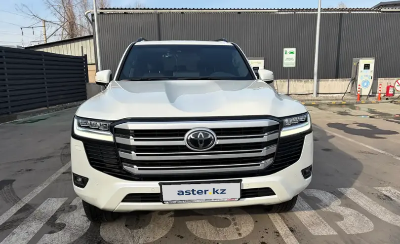 Toyota Land Cruiser 2023 года за 52 000 000 тг. в Алматы