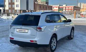 Mitsubishi Outlander 2012 года за 7 000 000 тг. в Астана фото 3