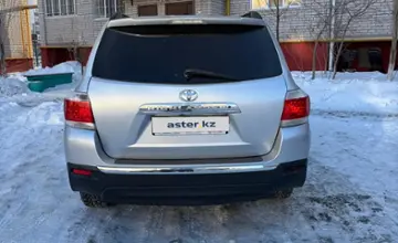 Toyota Highlander 2012 года за 13 000 000 тг. в Актобе фото 3