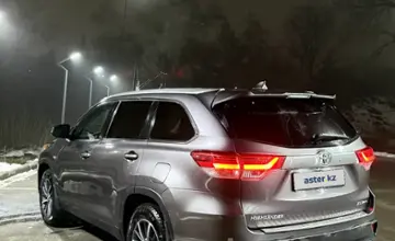 Toyota Highlander 2018 года за 19 000 000 тг. в Алматы