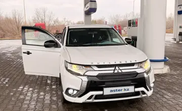 Mitsubishi Outlander 2023 года за 12 500 000 тг. в Усть-Каменогорск фото 2