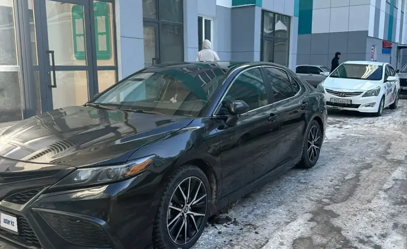Toyota Camry 2021 года за 12 500 000 тг. в Астана