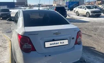 Chevrolet Aveo 2013 года за 3 500 000 тг. в Караганда фото 2