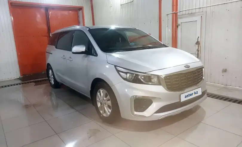 Kia Carnival 2017 года за 13 500 000 тг. в Павлодар