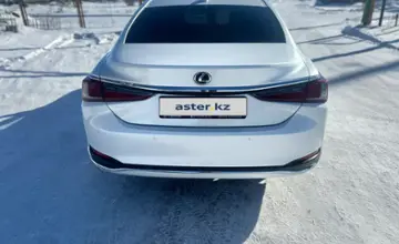 Lexus ES 2024 года за 29 500 000 тг. в Астана