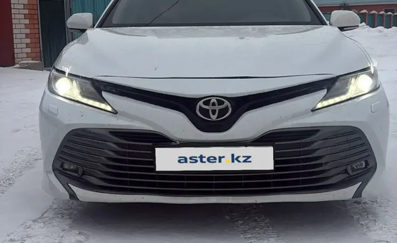 Toyota Camry 2019 года за 11 850 000 тг. в Актобе
