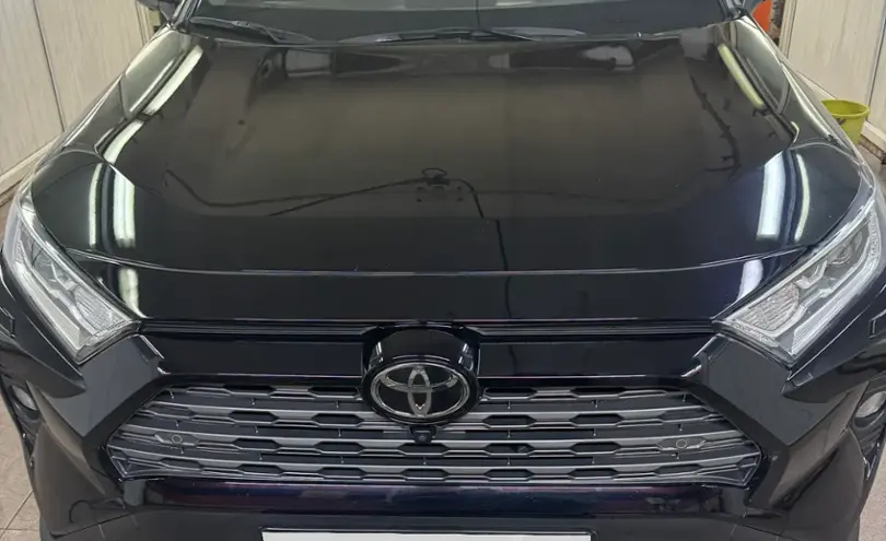 Toyota RAV4 2021 года за 14 300 000 тг. в Алматы