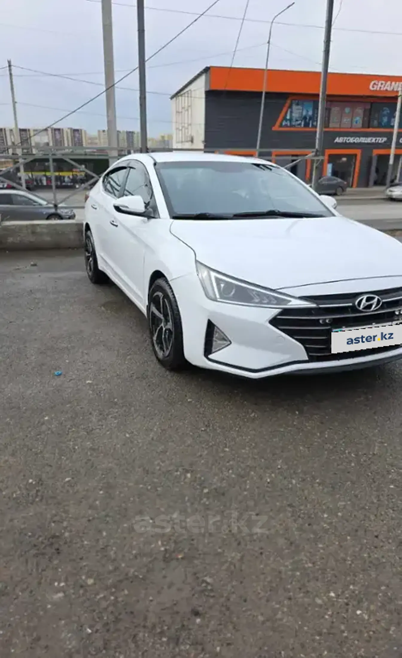 Hyundai Elantra 2019 года за 6 700 000 тг. в Шымкент фото 3