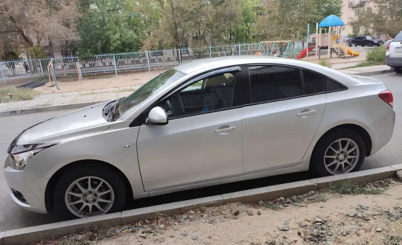 Chevrolet Cruze 2011 года за 3 000 000 тг. в Атырау фото 4