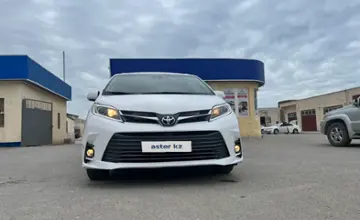 Toyota Sienna 2020 года за 14 000 000 тг. в Мангистауская область